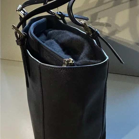 Tory Burch Robinson Leather Tote Bag in Navy Blue. Medium. Condition: very good - Picture 4 of 9